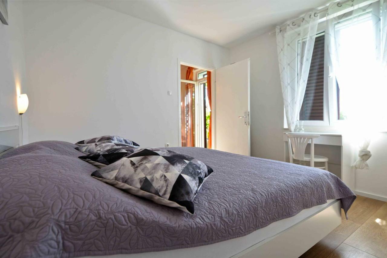 Beach Apartment Kate With Sea View, Balcony And Parking, Murter, Dalmatia Exterior photo